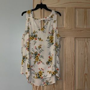 BRAND NEW - NEVER WORN. Old Navy floral tank XL!!!